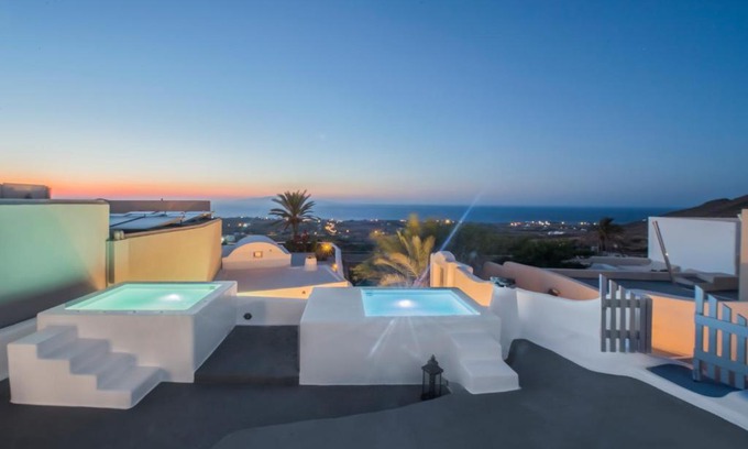 Finikia Apartment | AQUA SERENITY LUXURY SUITES SANTORINI