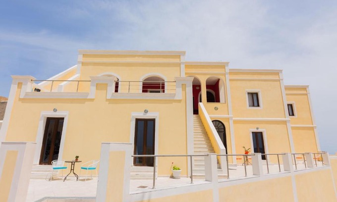 Fira House | Aquarius