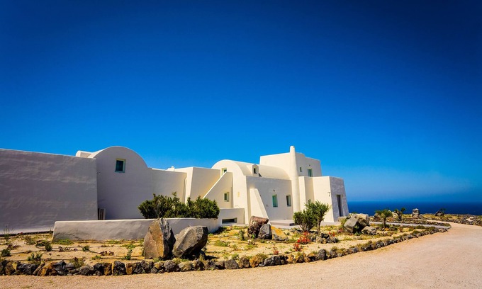 Akrotiri Villa | Black Rock