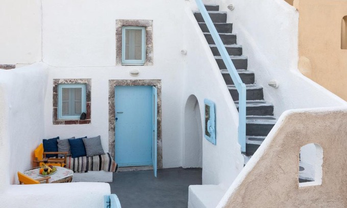 Emporio Apartment | Black Rock Traditional Rooms