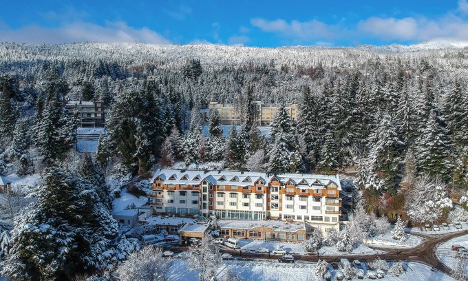 San Carlos de Bariloche Hotel | Bright and Airy Lakeview Room w/Garden Views – Perfect for Adventure & Rest