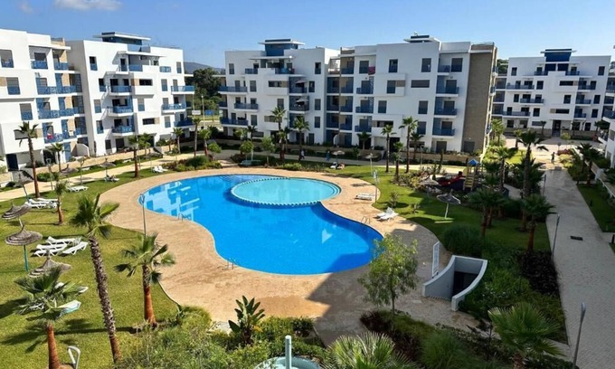 Martil Apartment | First floor swimming pool 5 min walk to beach all amenities on site