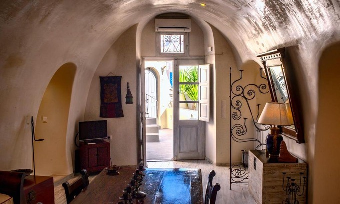 Finikia Apartment | Heliophos Boutique Caves