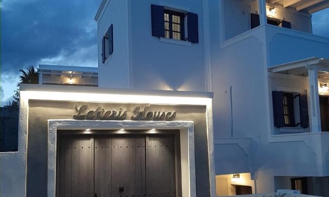 Karterados Apartment | Lefteris Houses