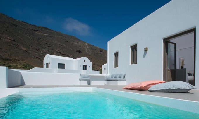 Imerovigli Villa | Luxury Santorini Villa Villa Deluxe Suite Private Pool Sea View Imerovigli