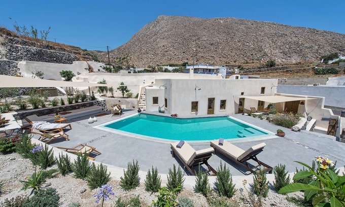 Emporio Villa | Mantilida Villa The House