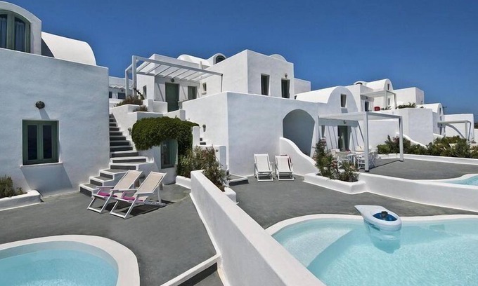 Fira Villa | R 3411 Villa Jacey With Bath Amenities ,Kitchen & Sitting Area.