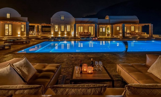 Vlychada Villa | R 950 Villa Basil with Daily Maid Service, Marble Bathroom & Modern Furnishing