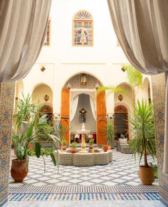 Ain Azlitan House | Riad Al Ansari