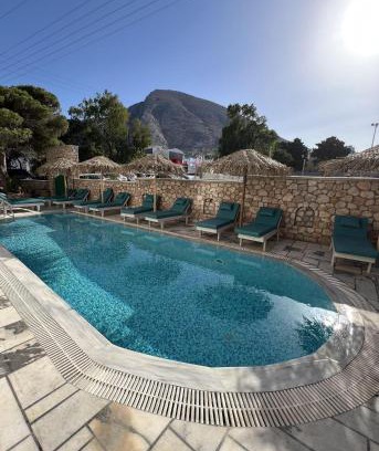 Kamari Hotel | Santa Magia