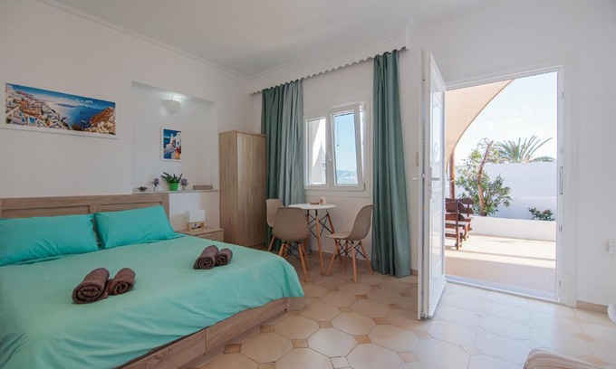 Fira Apartment | The Garden View