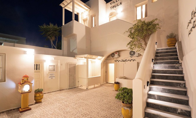 Fira Hotel | Villa Toula