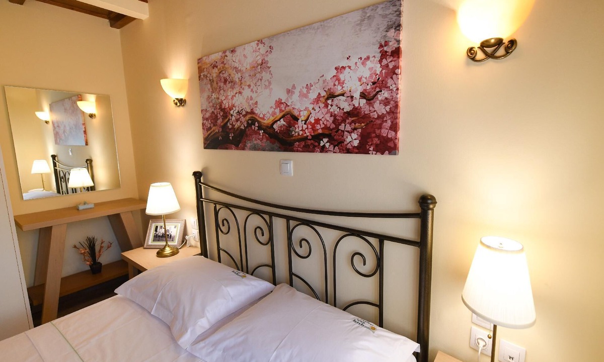 Agios Ioannis Apartment | A seafront independent fully furnished apartment.
