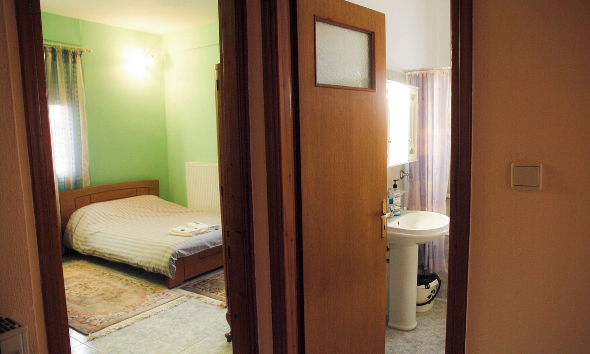 Trikala Apartment | Charming Trikala Apartment With Garden & Central Heating