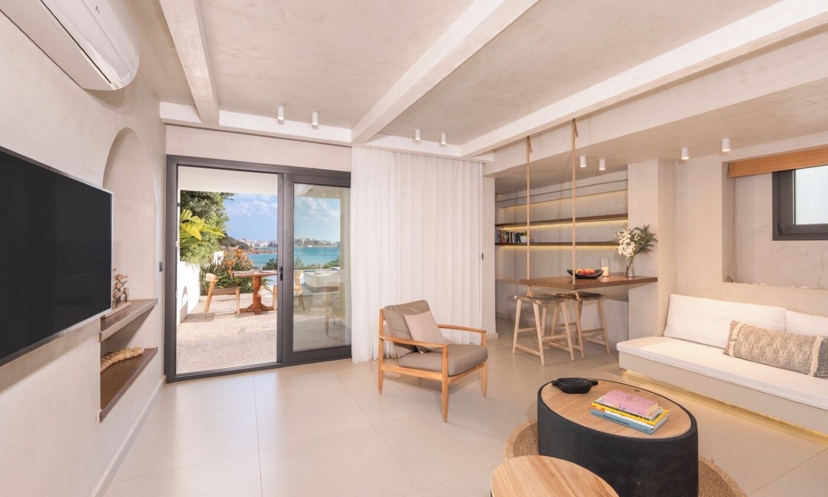 Almyros Hotel | The Sand Suites