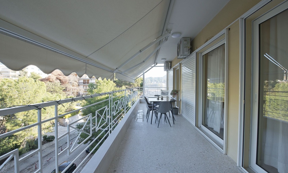 Vouliagmeni Apartment | LucyZen! Stylish Apt, Athenian Riviera, near beach