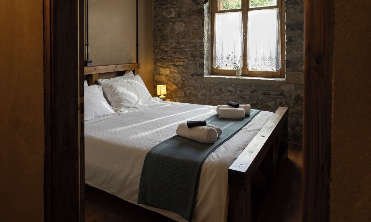 Agrafa Apartment | petrastero mountain Retreat-Agrafa