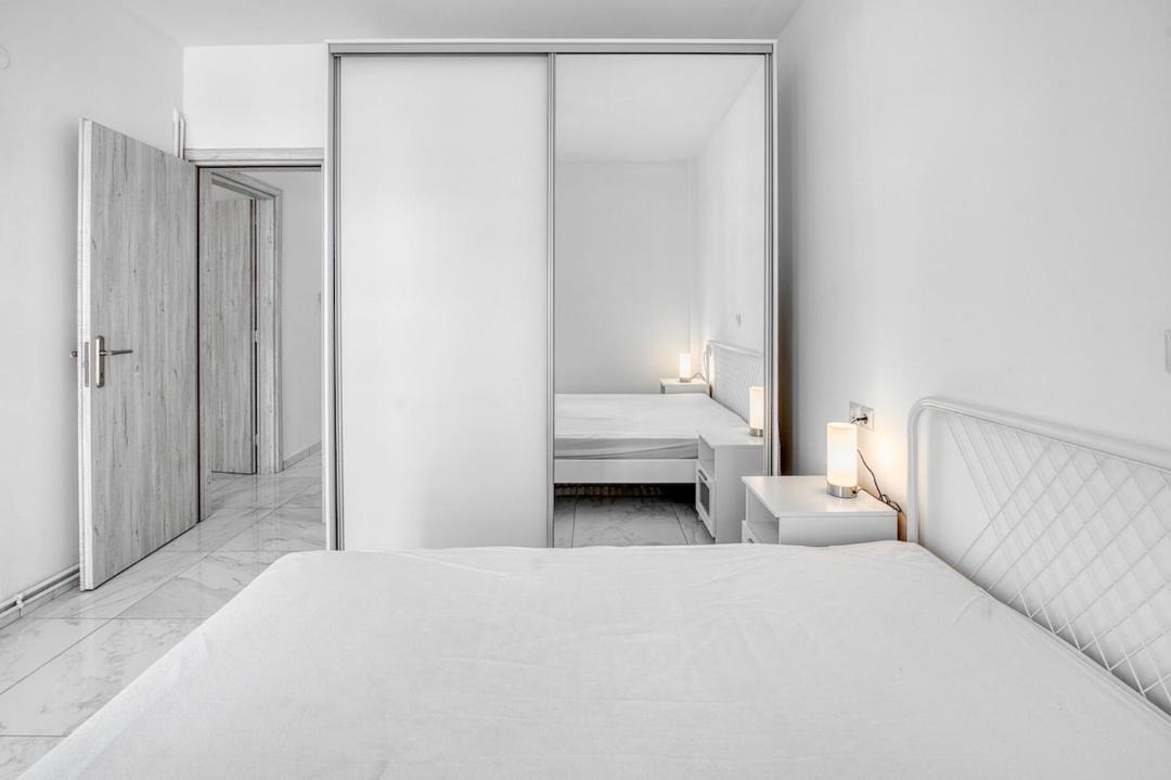 Agia Triada Apartment | Peaceful Coastal 2-Bedroom Retreat by ΜΡS
