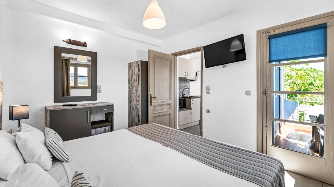 Gournai Hotel | Evina Rooms & Suites
