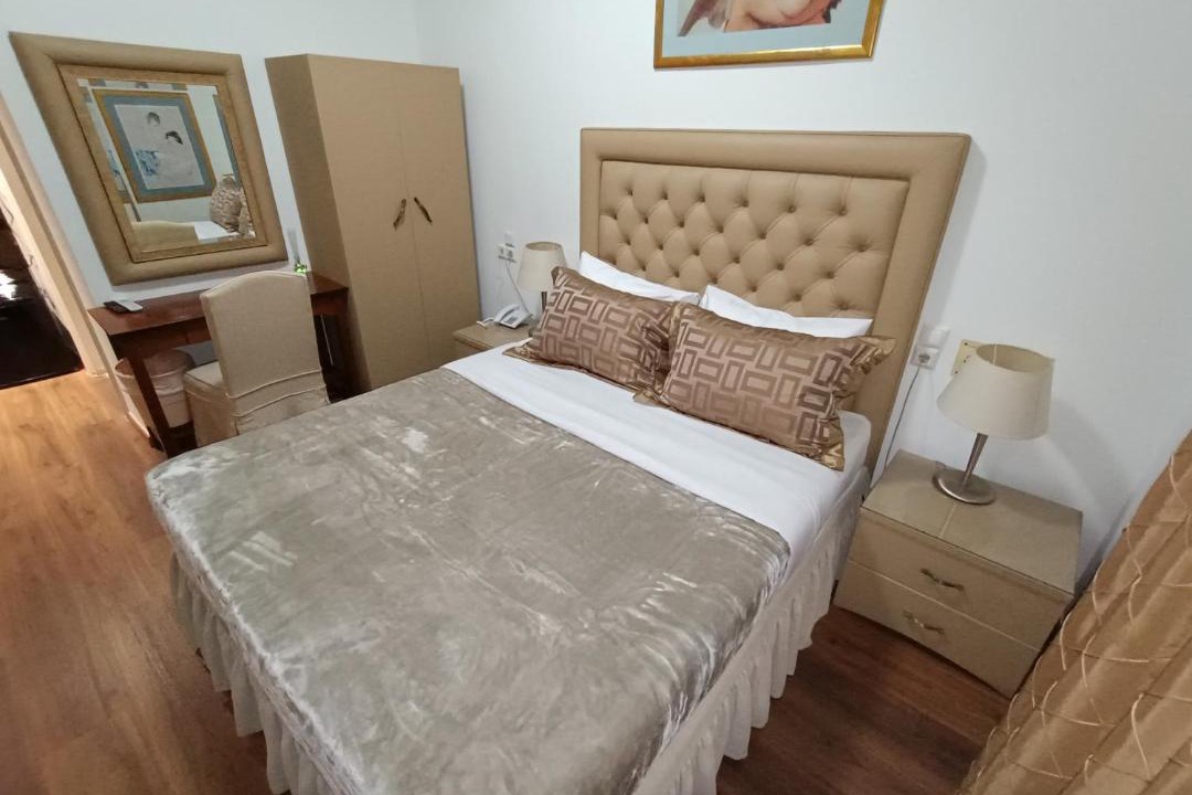Peiraiki Hotel | Queens Leriotis Hotel
