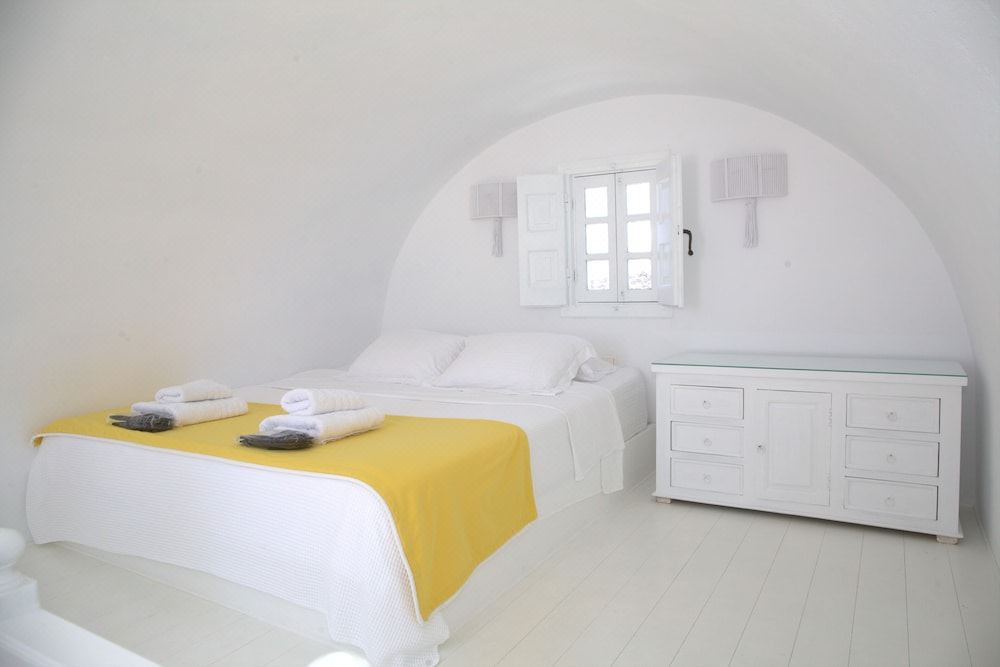 Photo of Bedroom in Oia