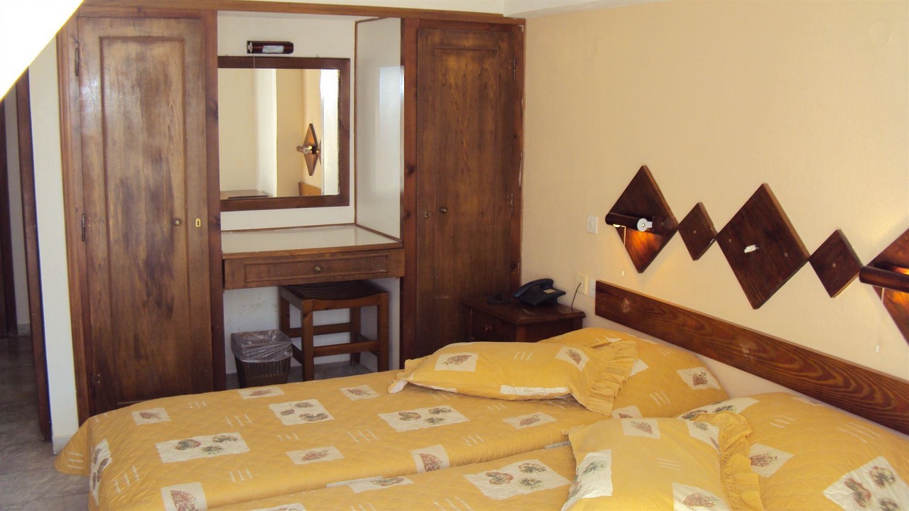 Photo of Bedroom in Exo Gialos