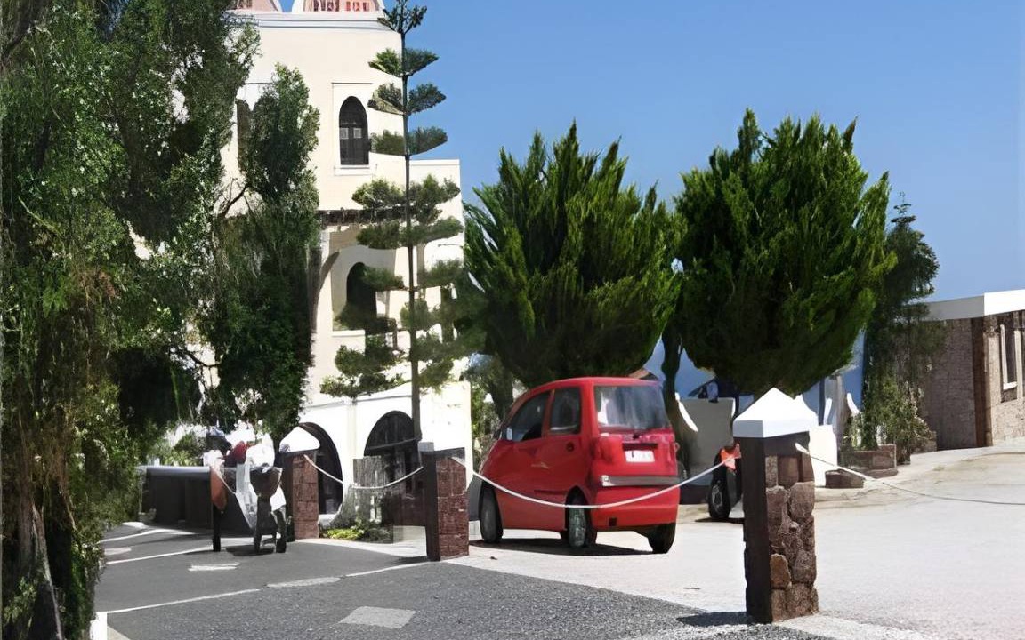 Photo of Others in Fira