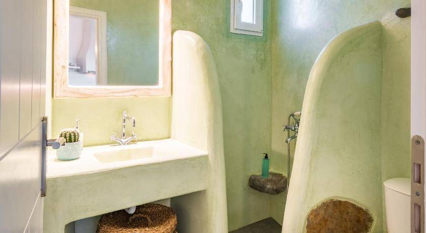 Photo of Bathroom in Exomytis