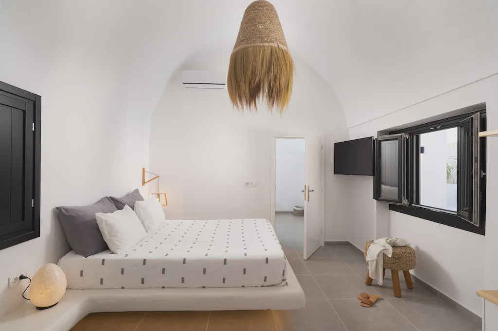 Photo of Bedroom in Oia