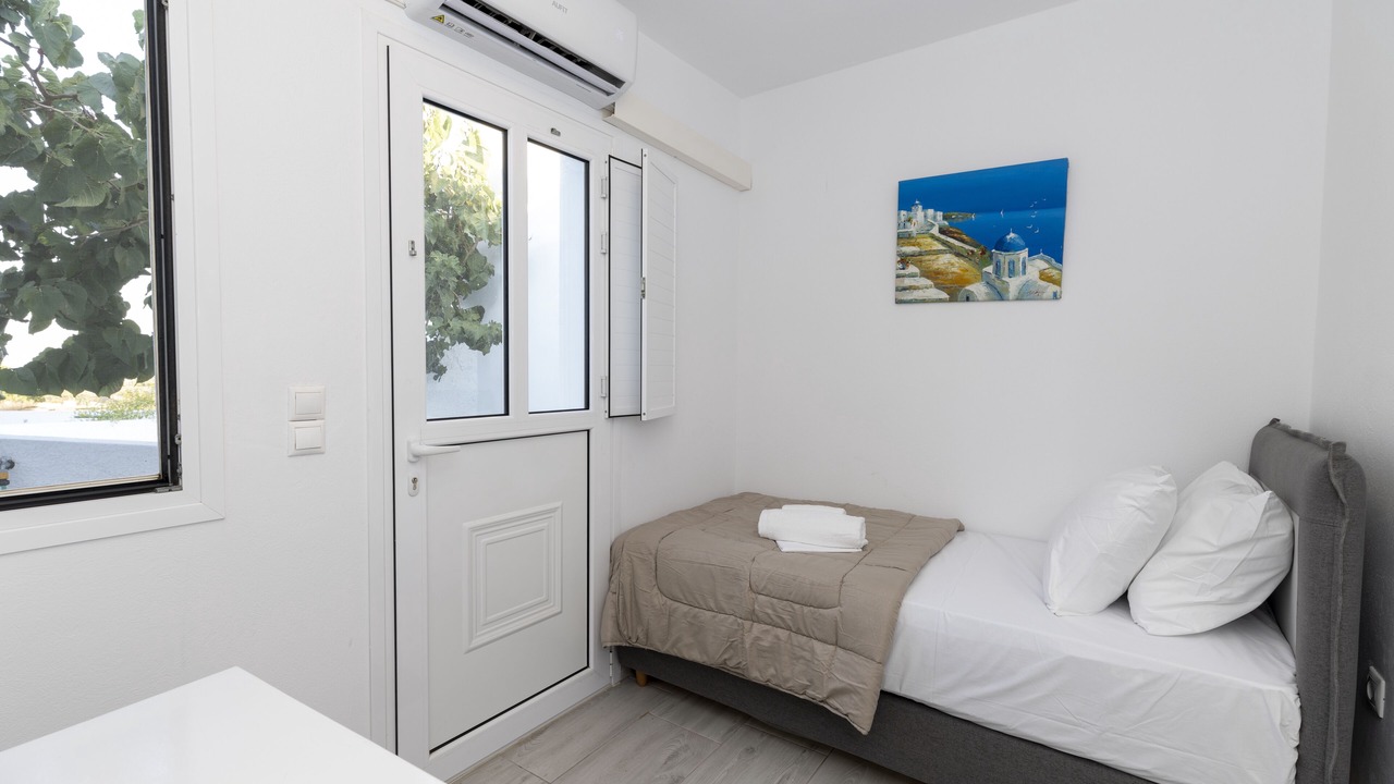 Photo of Bedroom in Exo Gialos