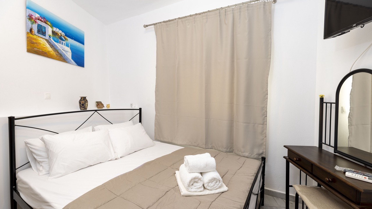 Photo of Bedroom in Exo Gialos