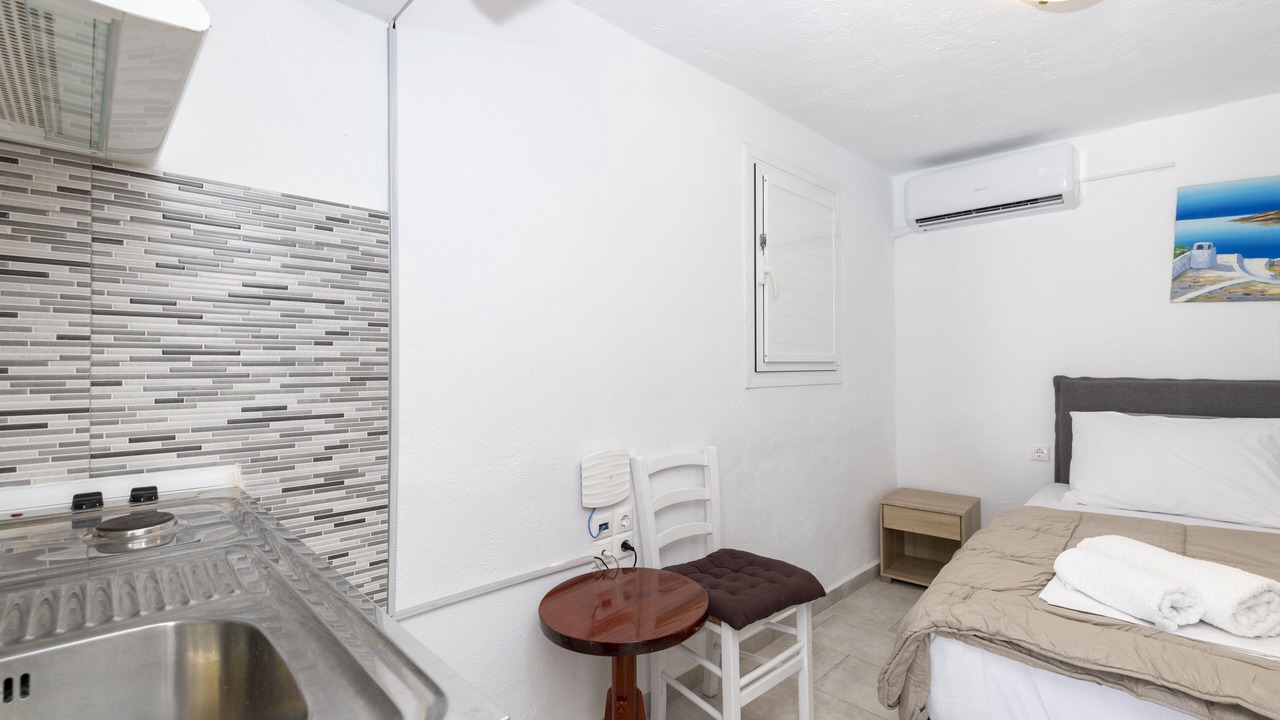 Photo of Bedroom in Exo Gialos