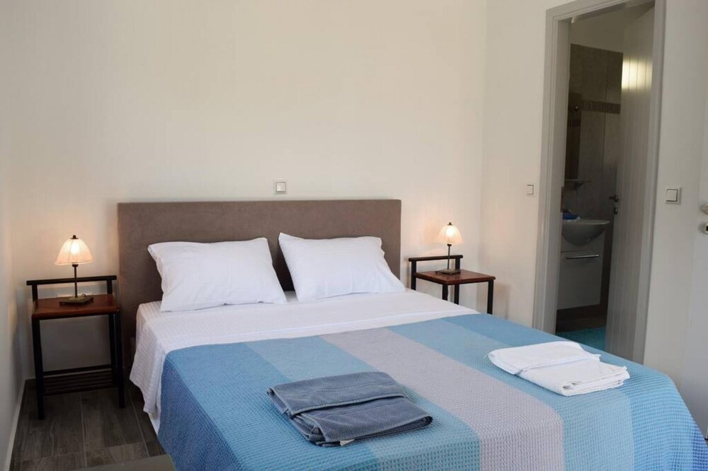 Photo of Bedroom in Dhrakata