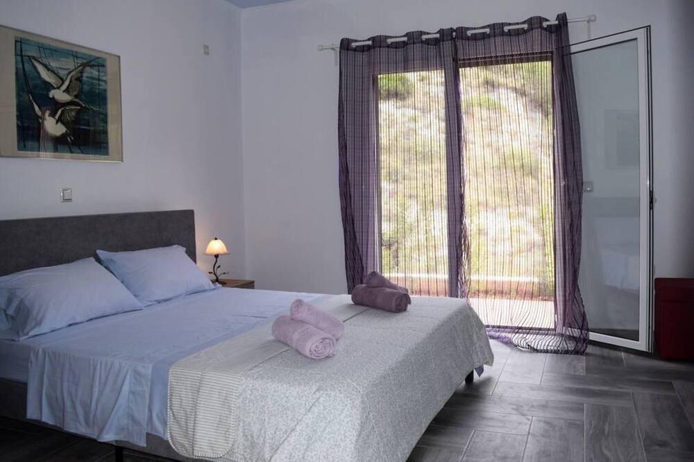 Photo of Bedroom in Dhrakata