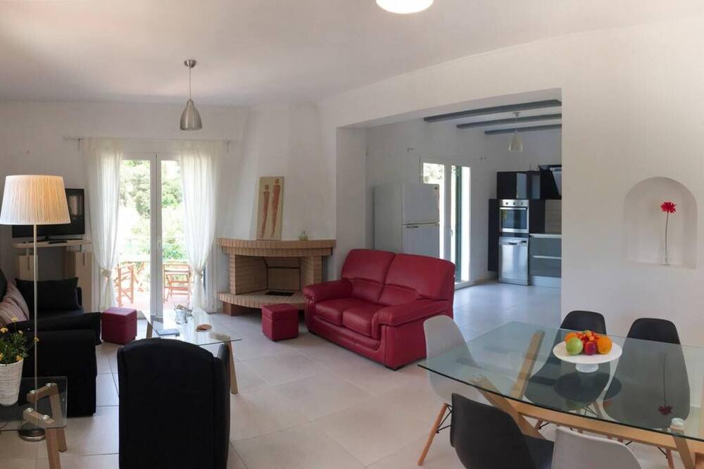 Photo of Livingroom in Dhrakata