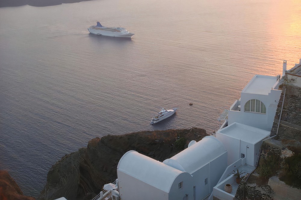 Photo of Others in Fira
