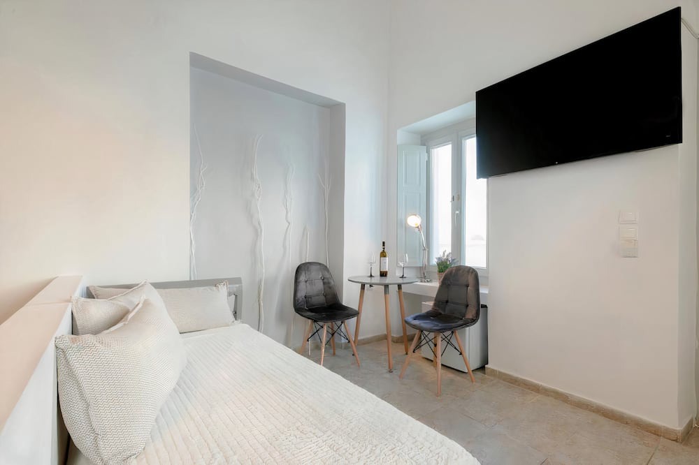 Photo of Bedroom in Fira