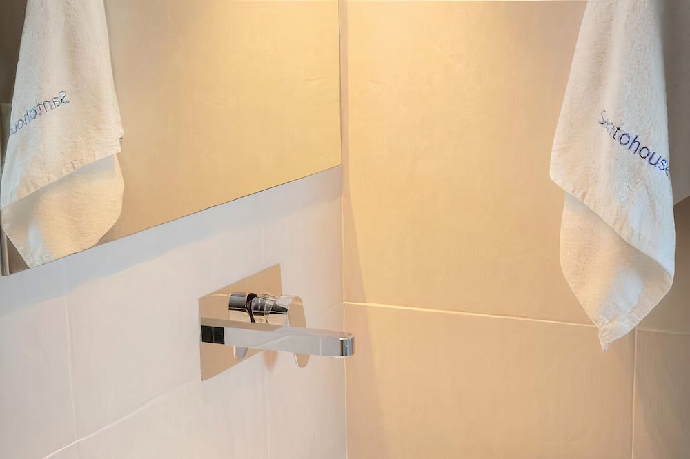 Photo of Bathroom in Fira