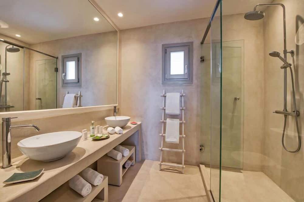 Photo of Bathroom in Kamari