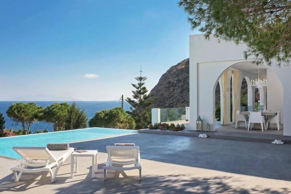 Photo of Outdoor in Kamari