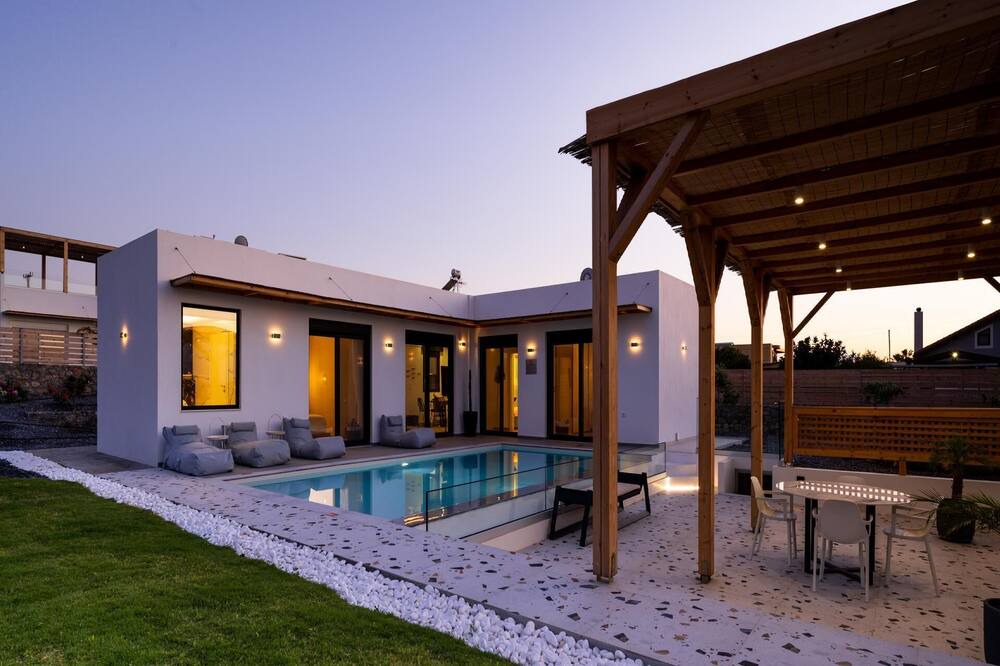 Photo of Outdoor in Aposelemis