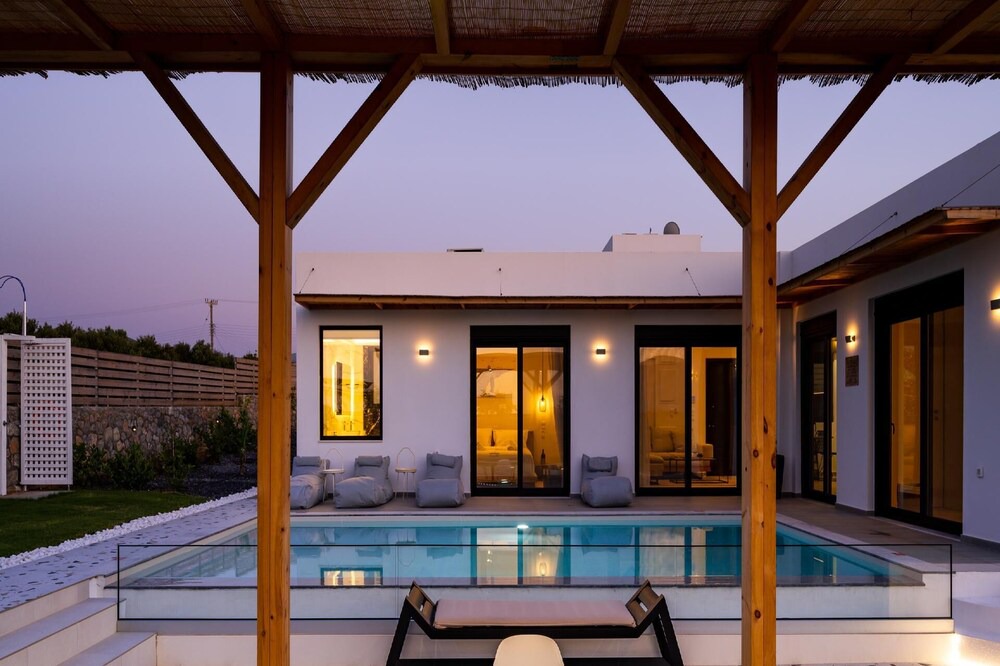Photo of Outdoor in Aposelemis