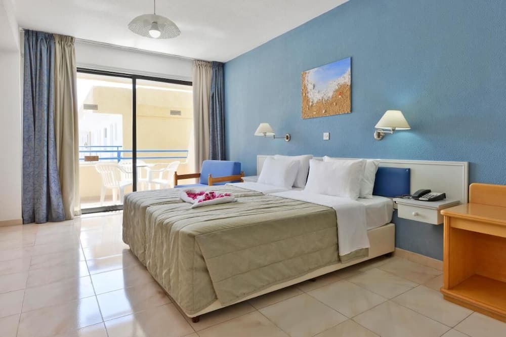 Photo of Bedroom in Oia