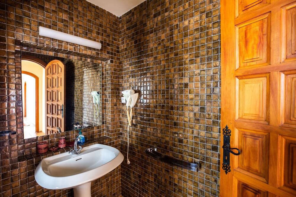 Photo of Bathroom in Saada