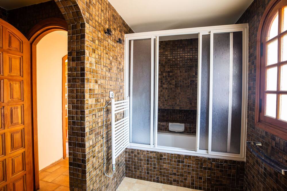 Photo of Bathroom in Saada