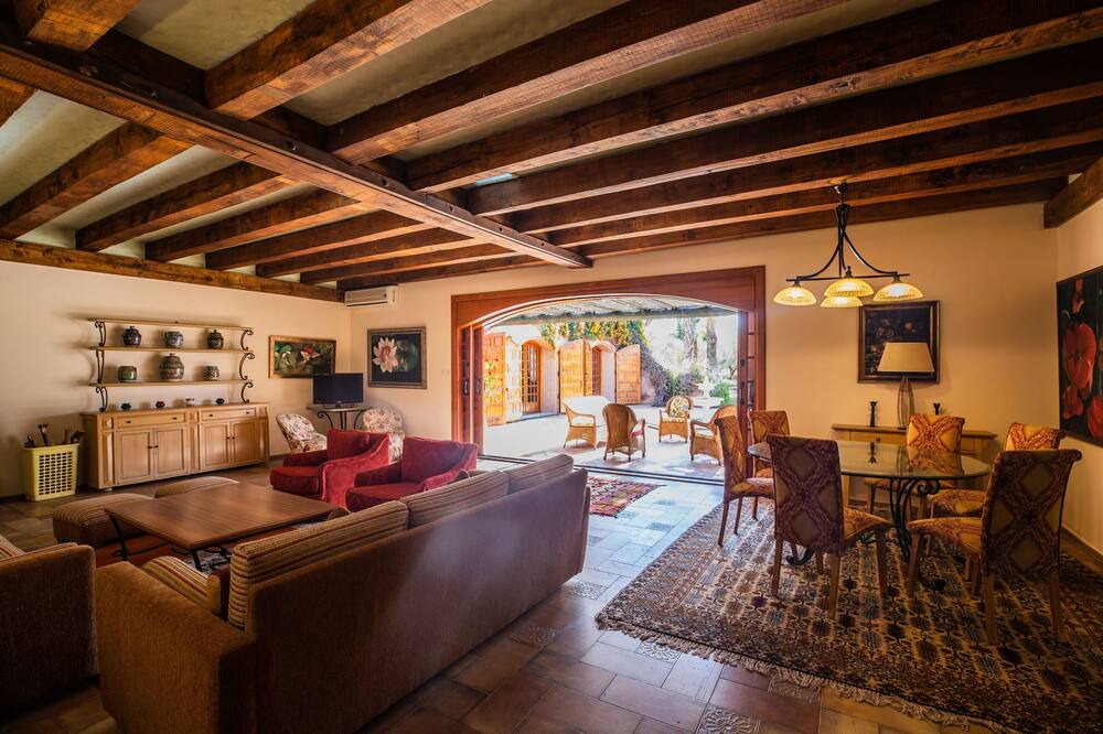 Photo of Livingroom in Saada