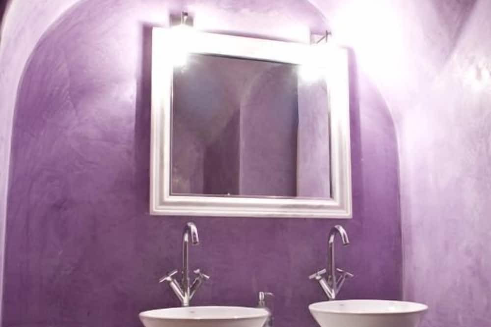 Photo of Bathroom in Firostefani