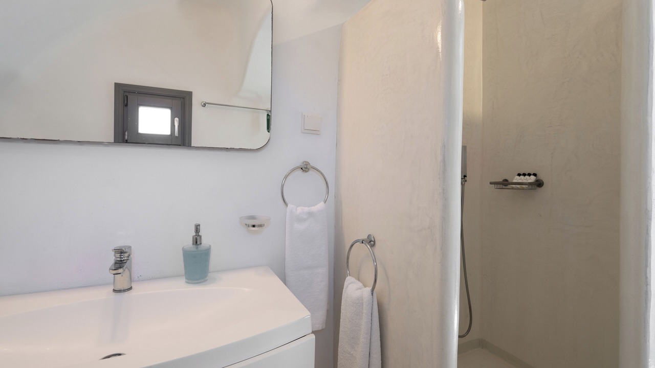 Photo of Bathroom in Akrotiri