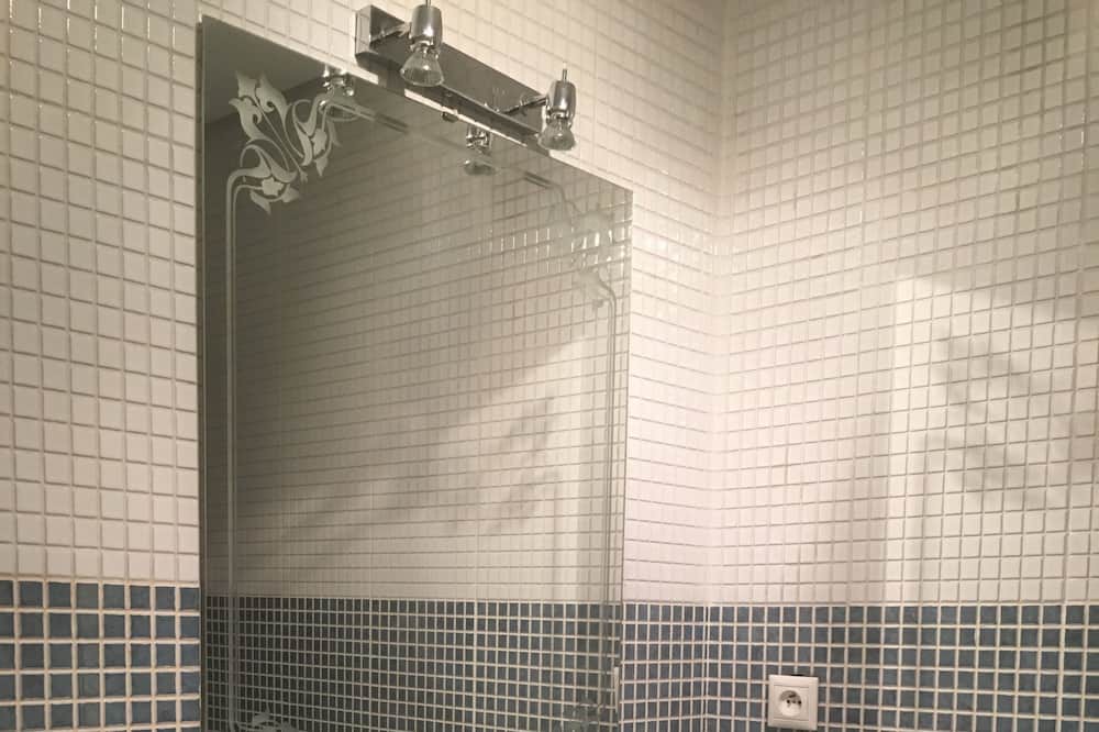 Photo of Bathroom in Majorelle