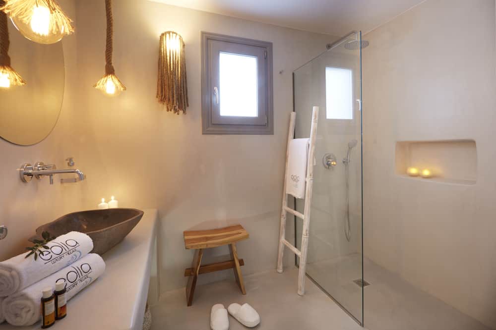Photo of Bathroom in Kamari